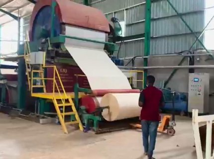 Máquina de fabricación de rollo de papel principal