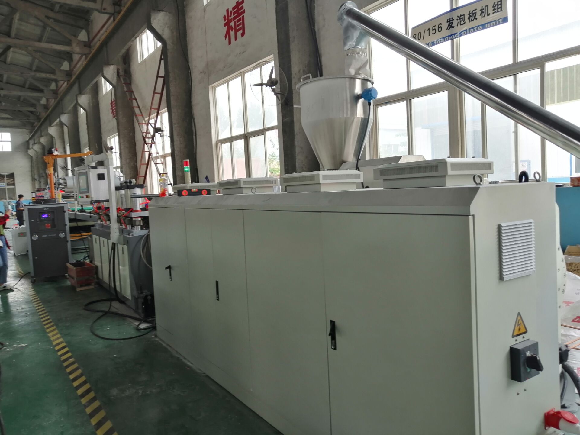 WPC foam board production line (9) WPC foam board production line (9)