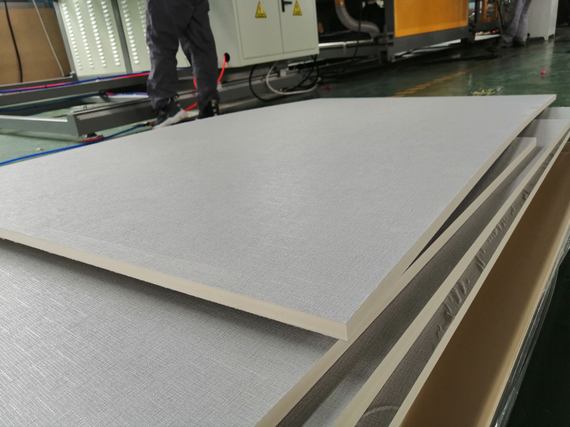 WPC foam board production line (2) WPC foam board production line (2)