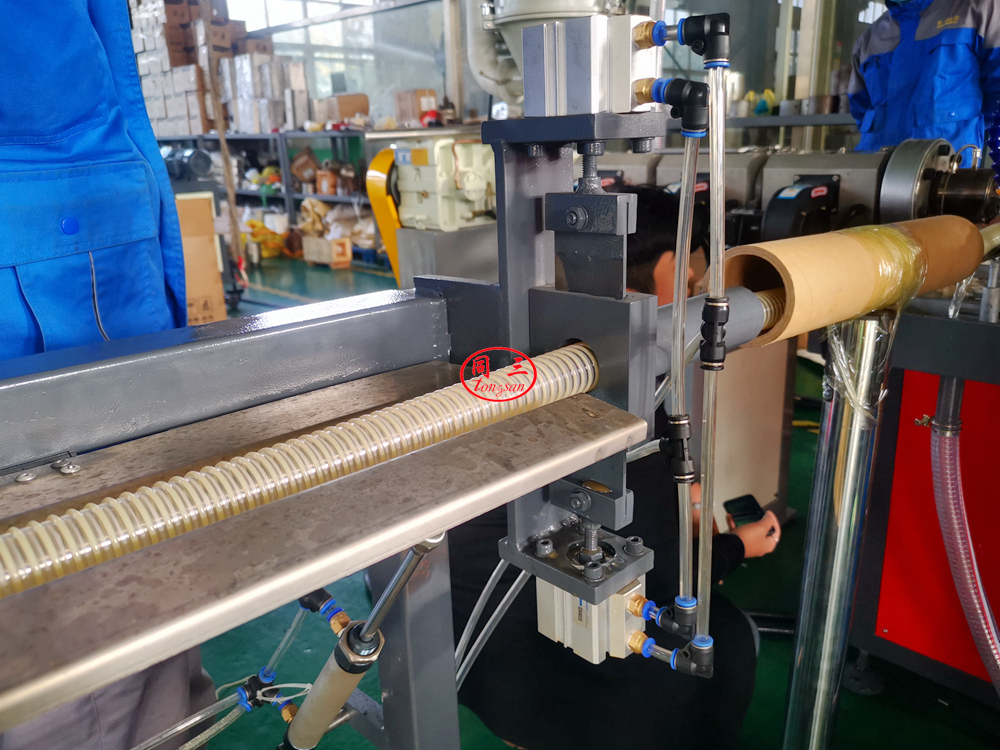 PVC spiral hose making machine (8) PVC spiral hose making machine (8)