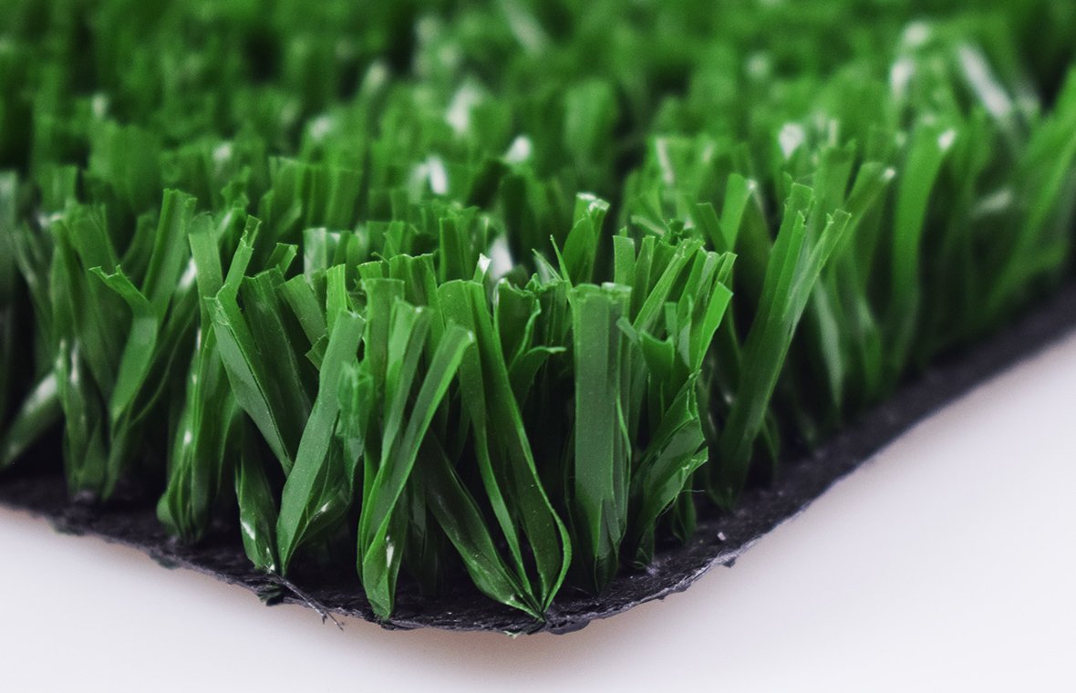 HIERBA ARTIFICIAL FIBRILADA VERDE 10MM PARA TENIS, BALONCESTO Y PISTA DE CORRER