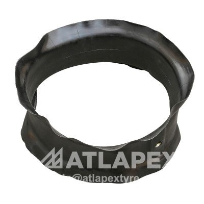 Protector de llanta con las marcas NEXEN y ATLAPEX.