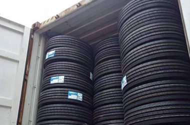 Almacén de neumáticos para camiones