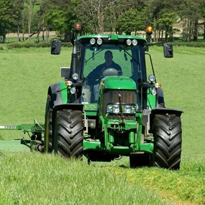 Tractor agrícola, cosechadora, implemento