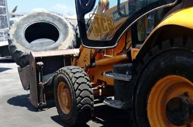 Neumático para minicargadora L5 Trabajando en el campo