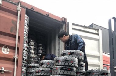 Carga de neumáticos macizos que no dejan marcas