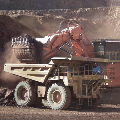 Cargadora de movimiento de tierras, camión volquete, motoniveladora, excavadora