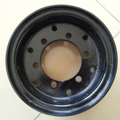 Rueda desmontable para montacargas con neumático macizo: una solución para aplicaciones de servicio pesado. (3)