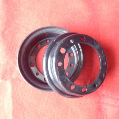 Rueda desmontable para montacargas con neumático macizo: una solución para aplicaciones de servicio pesado. (4)