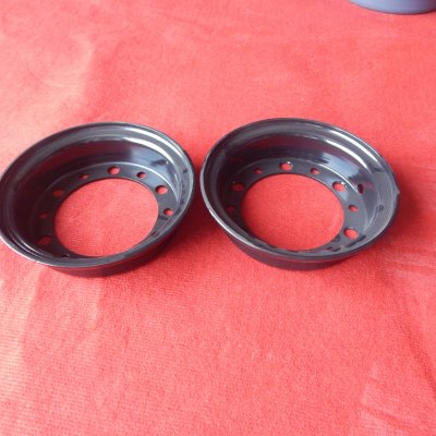 Rueda desmontable para montacargas con neumático macizo: una solución para aplicaciones de servicio pesado. (6)
