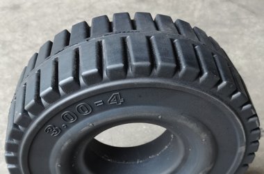 Nuevo lanzamiento de ATLAPEX: Neumático macizo 3.00-4 para uso en carros pequeños y remolques.