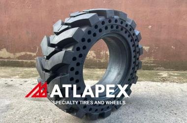 Mejora el rendimiento de tu Bobcat S70 con los neumáticos macizos ATLAPEX 30X10-16 AT-SKS+.