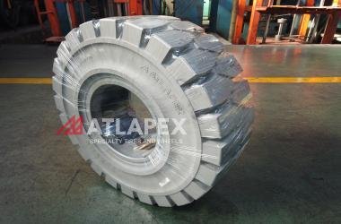 Neumático macizo ATLAPEX 28x9-15 con patrón ECORUN: La mejor opción para carretillas elevadoras de 3 toneladas.