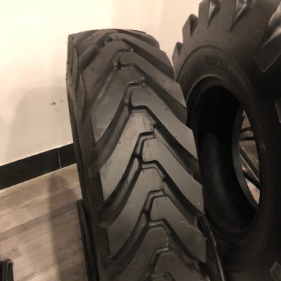 ATLAPEX E-3 AT-EX5 Patrón de banda de rodadura: Diseño de precisión para un dominio absoluto de la excavadora. (3)