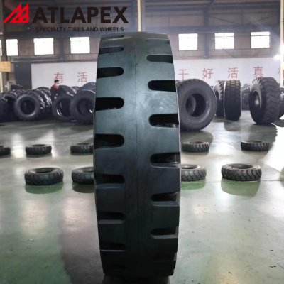 Neumático ATLAPEX IND4 AT-PL5 OTR: Su socio de confianza para operaciones portuarias de alto rendimiento. (2)