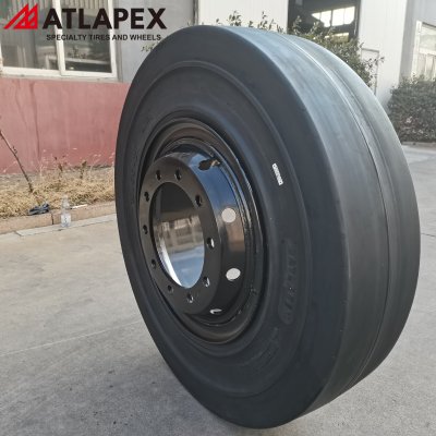Neumático macizo con dibujo AP-SM de ATLAPEX: Diseñado para la excelencia en portacucharas y equipos metalúrgicos. (4)