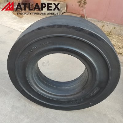 Neumático macizo con dibujo AP-SM de ATLAPEX: Diseñado para la excelencia en portacucharas y equipos metalúrgicos. (2)