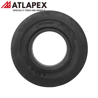 Neumático macizo ATLAPEX con patrón AP-RIB para equipos terrestres de aviación. (1)