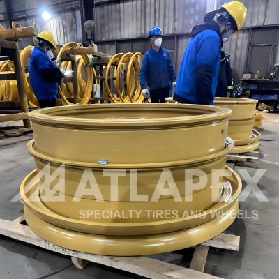 Llanta ATLAPEX adaptada a Cat 777: Calidad superior para un rendimiento óptimo en minería de servicio pesado. (3)