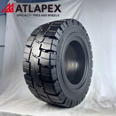 Neumático macizo premium ATLAPEX con patrón DUMAX: la mejor opción para el rendimiento de las carretillas elevadoras. (1)