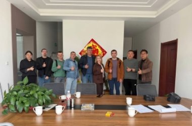 Recibimos calurosamente a los clientes de Rusia en la fábrica de ATLAPEX.