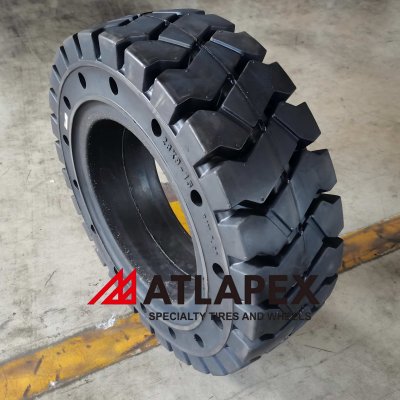 Maximice la productividad de su montacargas con el neumático macizo premium ATLAPEX con patrón CONTIRUN y orificio. (3)