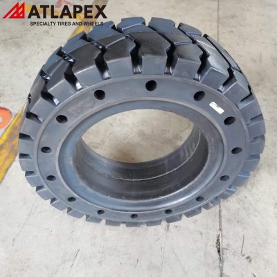 Maximice la productividad de su montacargas con el neumático macizo premium ATLAPEX con patrón CONTIRUN y orificio. (4)