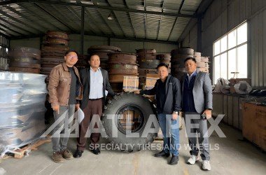 Damos una calurosa bienvenida a los clientes de Myanmar a visitar la fábrica de ATLAPEX y realizar una inspección in situ.