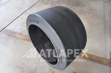 Neumático macizo ATLAPEX Premium 28X10-22 PNSM de montaje a presión para uso en equipos terrestres de aviación.