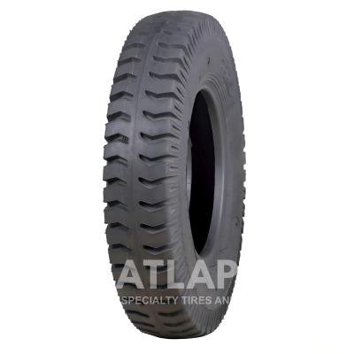 Gama completa de neumáticos de nailon para camiones pesados ​​y ligeros.