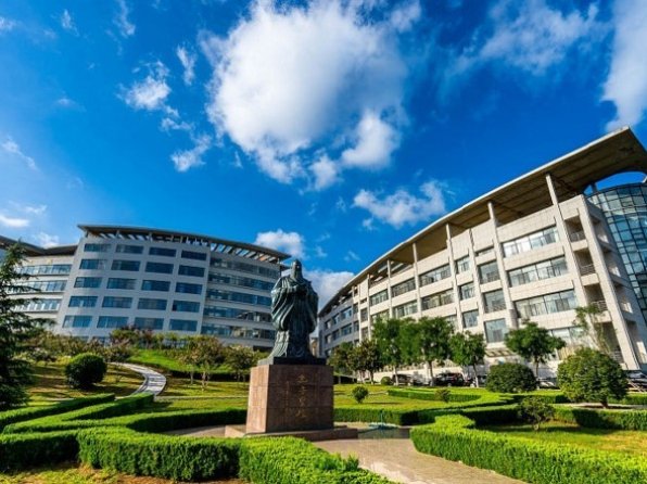 2015 ESTABLISHING STRATEGIC COOPERATION WITH QUST