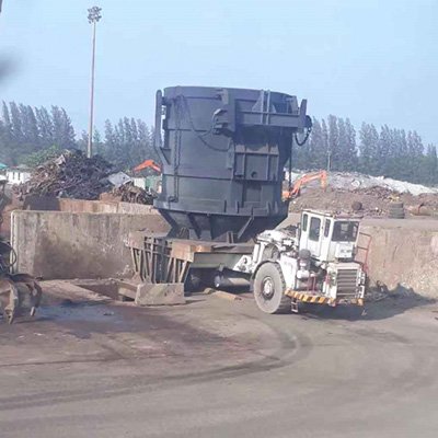 Foam filled Tire 18.00 -33 working in field 