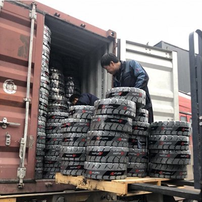 Non-marking soild tires loading 