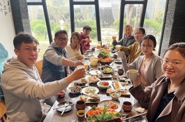 ATLAPEX TEAM Cheers for team work 