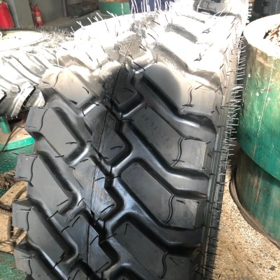 ATLAPEX 19.5L-24 R-4 AT-BKR2 Pattern Backhoe Loader Tire: Performance Leader for Severe Working Conditions (2)