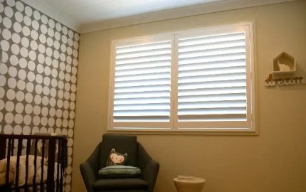 Retractable screen door double panels