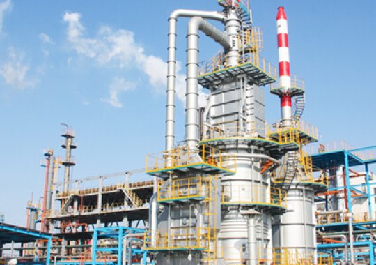 Petroleum-refining-plant