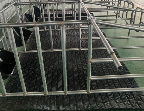 Black Rubber Floor Mat for Pig Farm