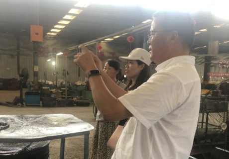 Welcoming Vietnamese Client for Factory Visit to Foster International Friendship and Trade Cooperation