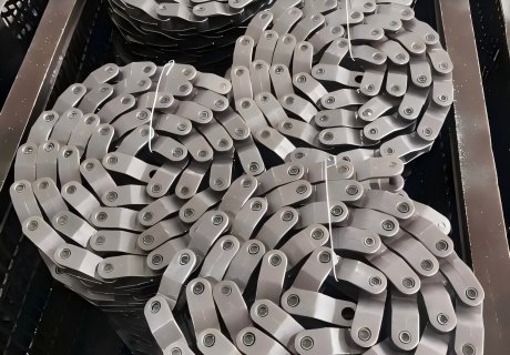 What is the design of the CC600 conveyor chian?