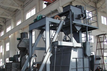 Difference between crawler type shot blasting machine and roller type shot blasting machine