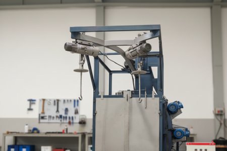 How to match the appropriate shot blasting machine based on workpiece characteristics