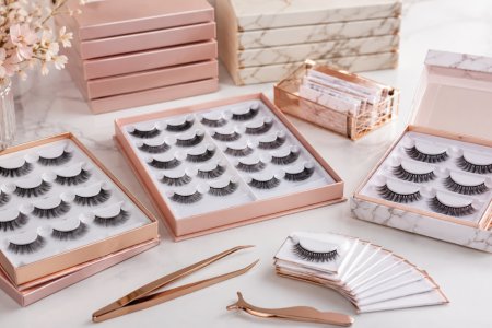 Getting the best deals from a strip eyelash distributor