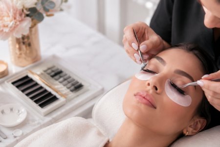 Lash fills: when to refill or reset a set