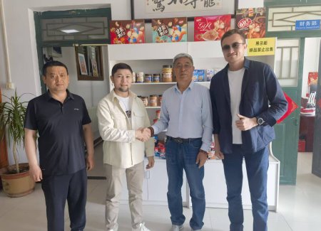 Kazakhstani Customer Visits Qingdao Jixing Food: Places On-Site Orders for Peanut Butter & Roasted Peanuts, Shows Strong Interest in New Roasted Sunflower Seeds Line