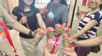 Heartwarming online! The company leader generously treated everyone to the "first cup of milk tea in autumn", and everyone was flooded with sweet messages!