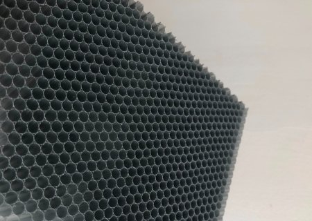 Beating Extreme Heat: How PC Honeycomb Core Solves HVAC & Refrigeration Airflow Pain Points